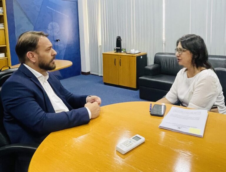 Vereadora Luiza Ribeiro representa contra Adriane Lopes por demissão arbitrária de assistente de educação infantil