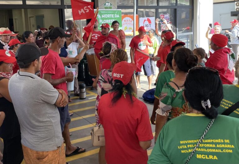 Vereadora Luiza repudia violência da PM contra trabalhadores em manifestação por reforma agrária em Campo Grande
