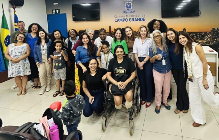 Luiza Ribeiro garante emenda de R$ 3 milhões da Deputada Camila Jara para atender crianças com deficiência com fraldas, dietas e outros atendimentos em saúde. 