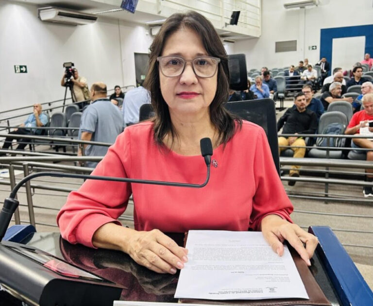 Vereadora Luiza denuncia descontos ilegais em salários de servidores e pede suspensão imediata de consignados  ligados ao Banco Master
