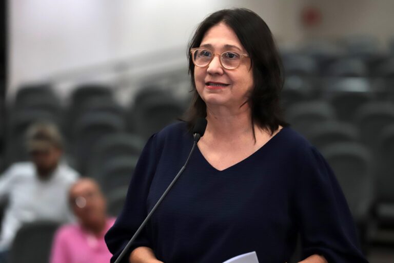 Vereadora Luiza cobra providências da prefeita após denúncias de acesso indevido a prontuários de servidores  da Saúde