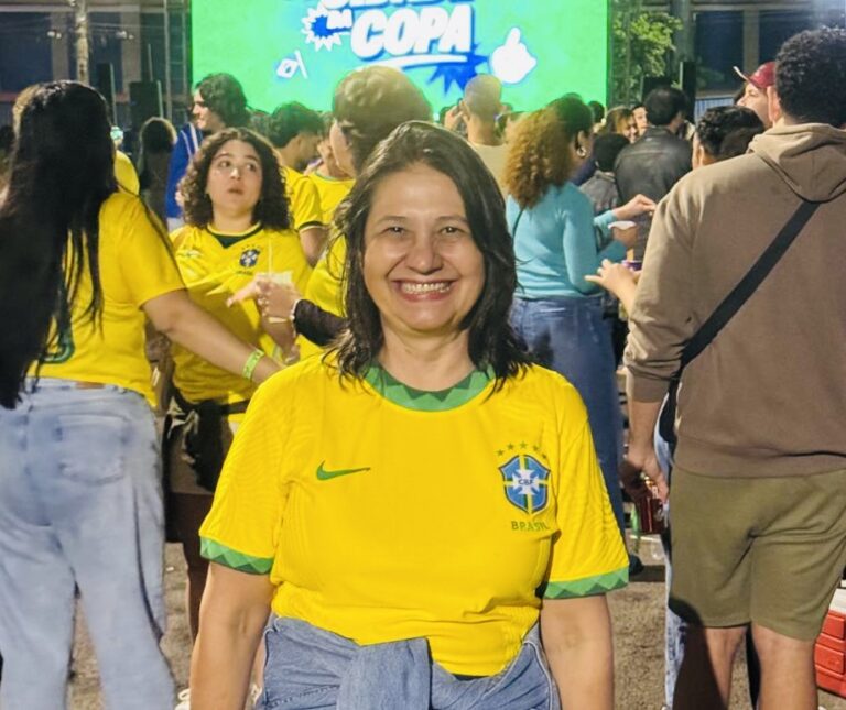 Semana do Migrante: vereadora Luiza Ribeiro participa de confraternização entre brasileiros e haitianos durant e jogo da Copa