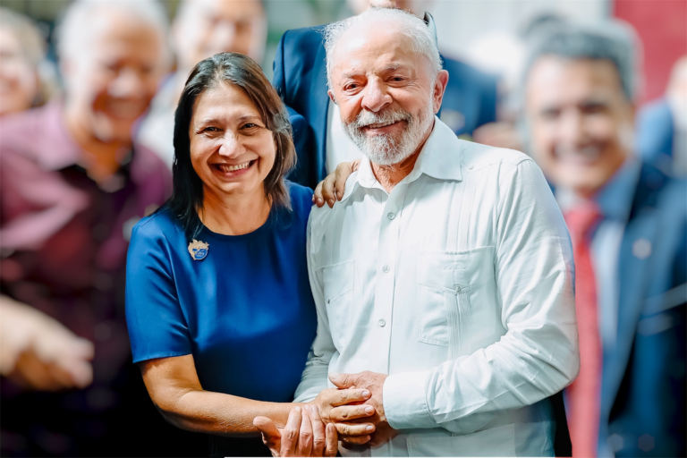 Vereadora Luiza acompanha visita de Lula ao Assentamento Itamarati para entrega de títulos a famílias assentadas