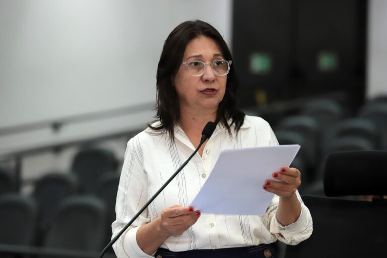 Luiza Ribeiro apresenta indicações para fortalecer políticas públicas de proteção e bem-estar animal em Campo Grande