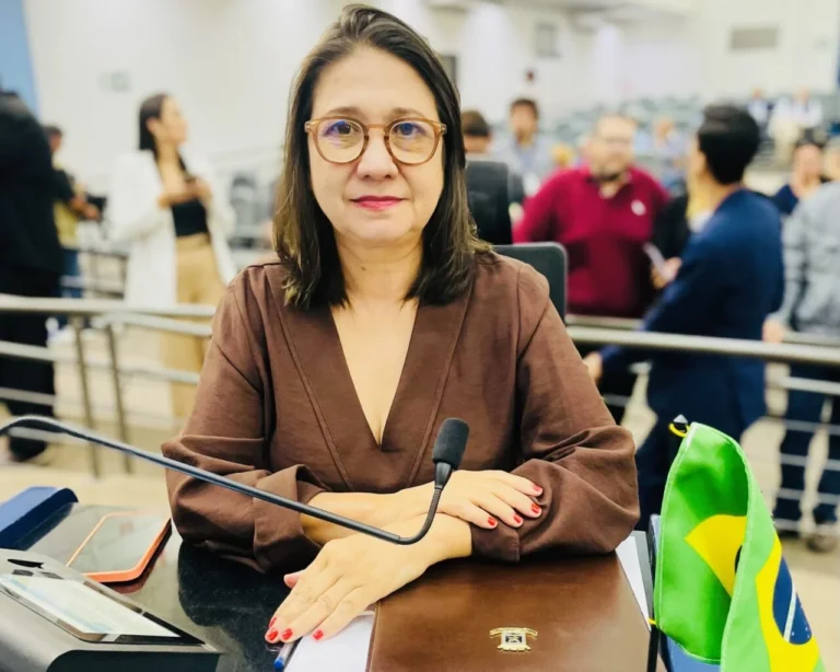 Luiza Ribeiro apresenta projeto de lei que determina suspensão de descontos do Banco Master e CredCesta na folha dos servidores e aposentados do Município de CG