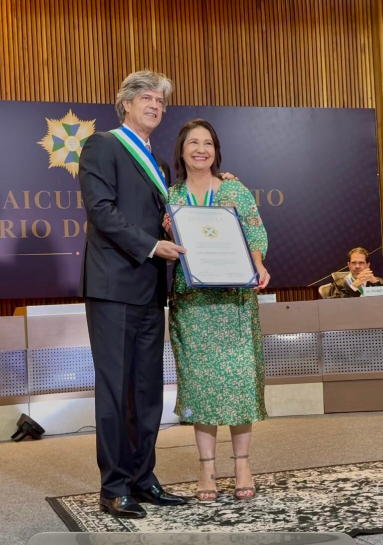 Luiza Ribeiro recebe honraria do Judiciário por sua trajetória de atuação em defesa dos direitos trabalhista s